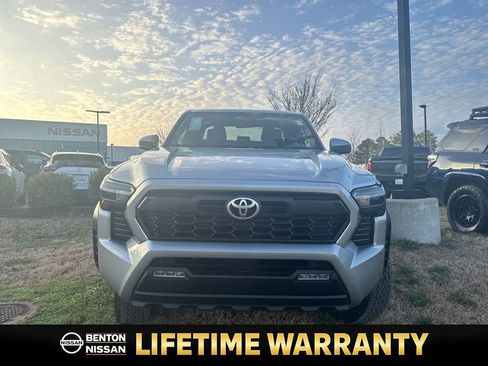 Used 2024 Toyota Tacoma TRD Off-Road image 9