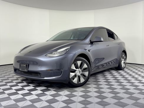 Used 2022 Tesla Model Y Long Range AWD/4WD image 1