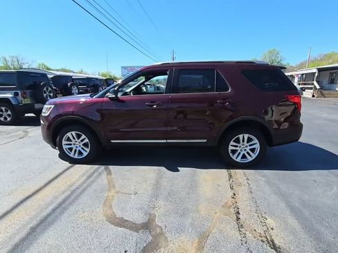 Used 2018 Ford Explorer XLT w/ Equipment Group 202A AWD/4WD image 3