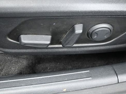 Used 2025 Hyundai Elantra Limited FWD image 11