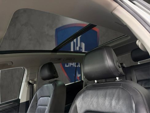 Used 2018 Volkswagen Tiguan SEL Premium FWD image 45