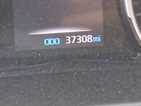 Used 2021 Toyota RAV4 LE image 6