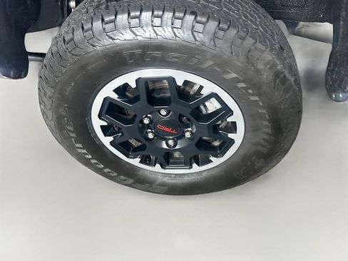 Used 2025 Toyota Tacoma TRD Off-Road AWD/4WD image 11