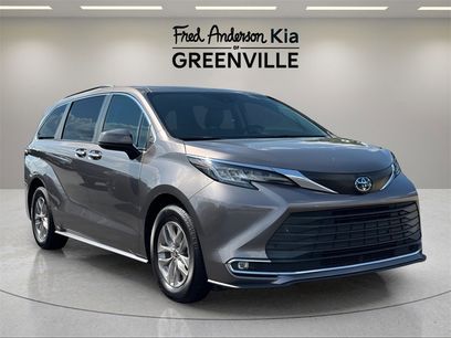 Used 2022 Toyota Sienna XLE