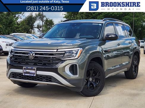 Used 2024 Volkswagen Atlas Peak Edition SE AWD/4WD image 1