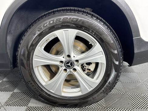 Used 2018 Mercedes-Benz GLC 300 w/ Premium Package image 35