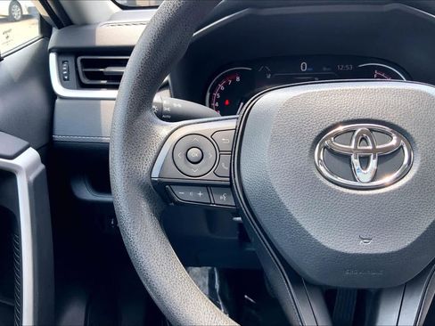 Used 2025 Toyota RAV4 XLE FWD image 23