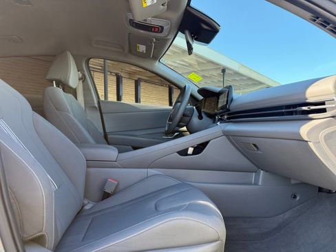 Used 2024 Hyundai Elantra SEL image 19
