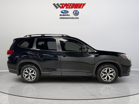 Used 2023 Subaru Forester Premium image 8