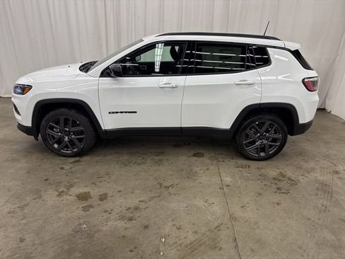 New 2026 Jeep Compass Latitude image 30