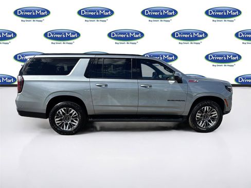 Used 2025 Chevrolet Suburban Z71 AWD/4WD image 8