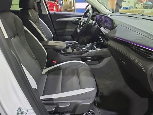 Certified 2025 Buick Envision Sport Touring image 10