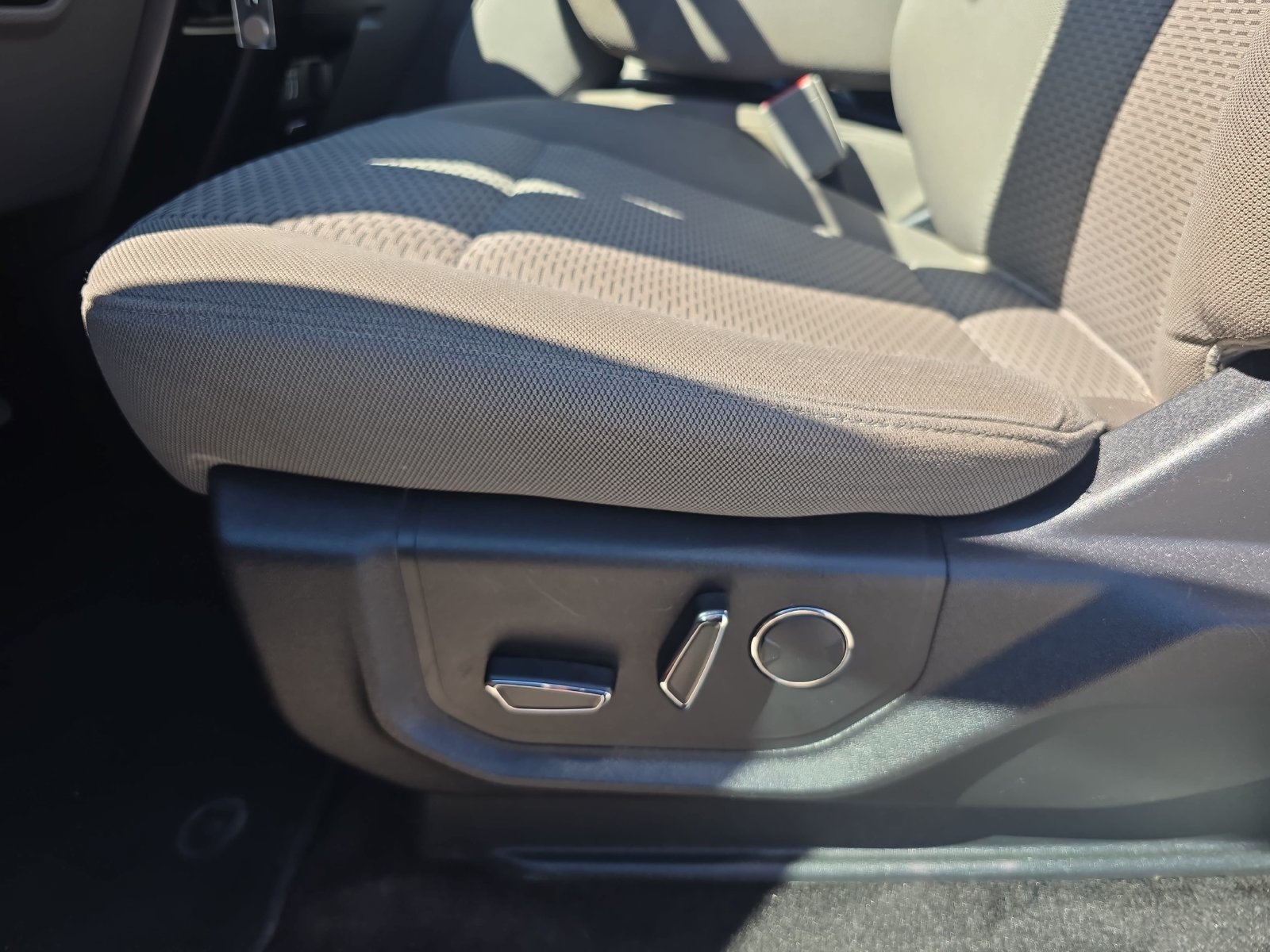 Used 2018 Ford F150 XLT w/ Equipment Group 302A Luxury AWD/4WD image 26