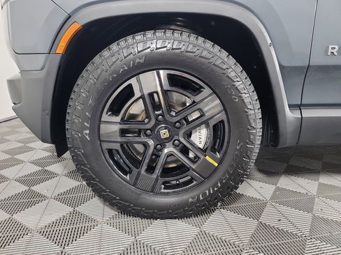 Used 2024 Rivian R1S Adventure AWD/4WD image 9