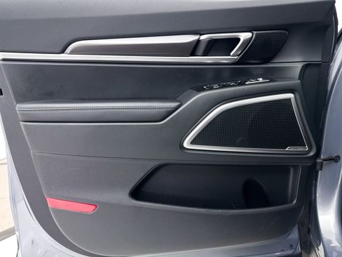 Used 2025 Kia Telluride S image 31