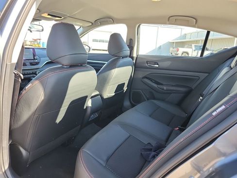 Used 2025 Nissan Altima 2.5 SR image 9