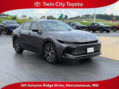 Used 2023 Toyota Crown image 1