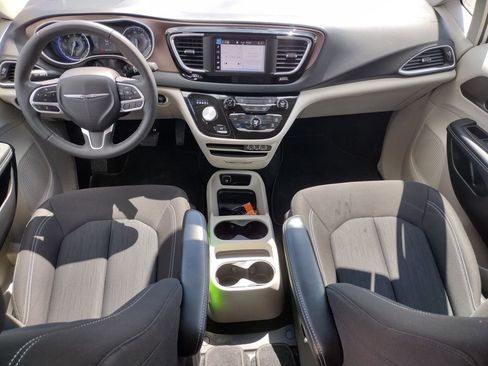 Used 2024 Chrysler Voyager LX image 13