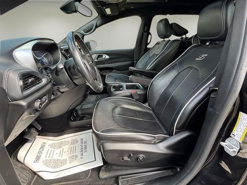 Used 2019 Chrysler Pacifica Limited w/ Advanced Safetytec Group FWD image 6