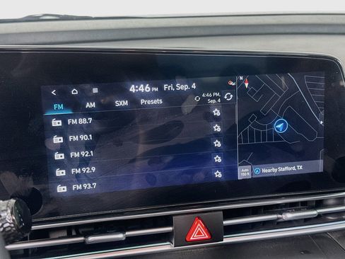 Used 2025 Hyundai Elantra Limited FWD image 21