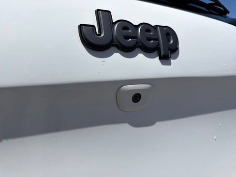 Used 2016 Jeep Cherokee Trailhawk AWD/4WD image 7