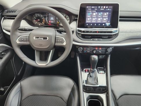 Used 2022 Jeep Compass Latitude FWD image 27