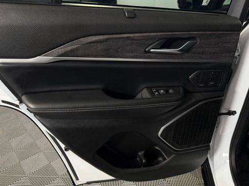 Certified 2024 Jeep Grand Cherokee Limited w/ Luxury Tech Group II image 25