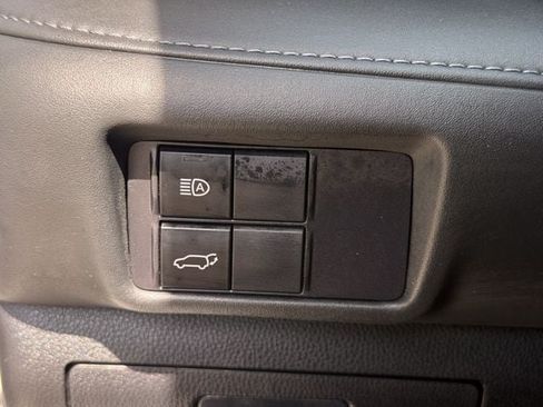 Used 2022 Toyota Highlander XLE AWD/4WD image 24