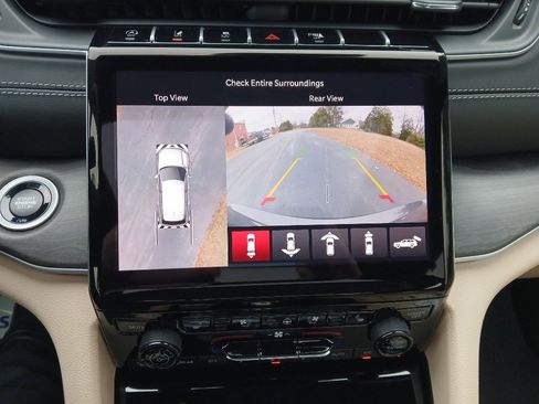 New 2025 Jeep Grand Cherokee L Limited w/ Luxury Tech Group II image 45