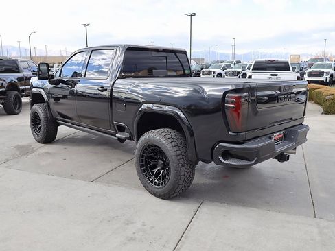 Used 2025 GMC Sierra 2500 AT4X image 4