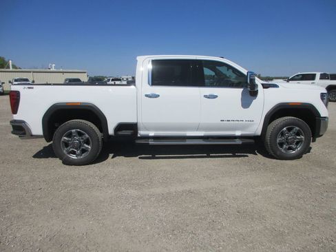 New 2026 GMC Sierra 2500 SLT w/ SLT Premium Package image 3