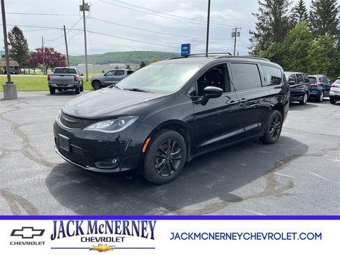 Used 2020 Chrysler Pacifica Touring-L image 1