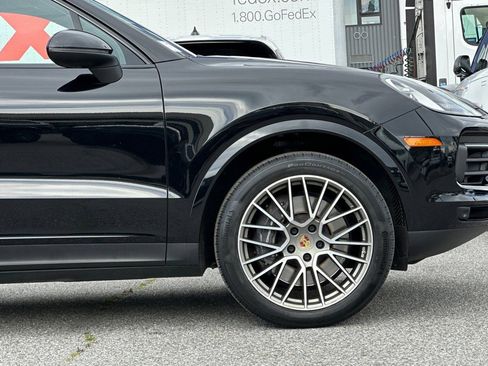 Used 2023 Porsche Cayenne Platinum Edition image 36