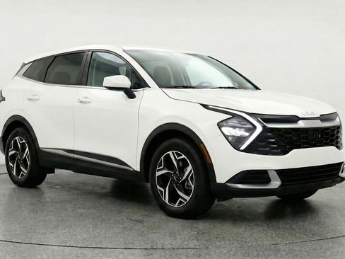 Used 2025 Kia Sportage LX image 1