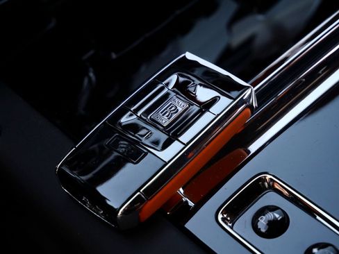 Certified 2025 Rolls-Royce Cullinan AWD/4WD image 31