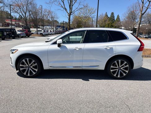 Used 2023 Volvo XC60 B5 Ultimate image 2