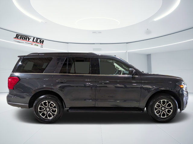Used 2024 Ford Expedition XLT RWD image 3