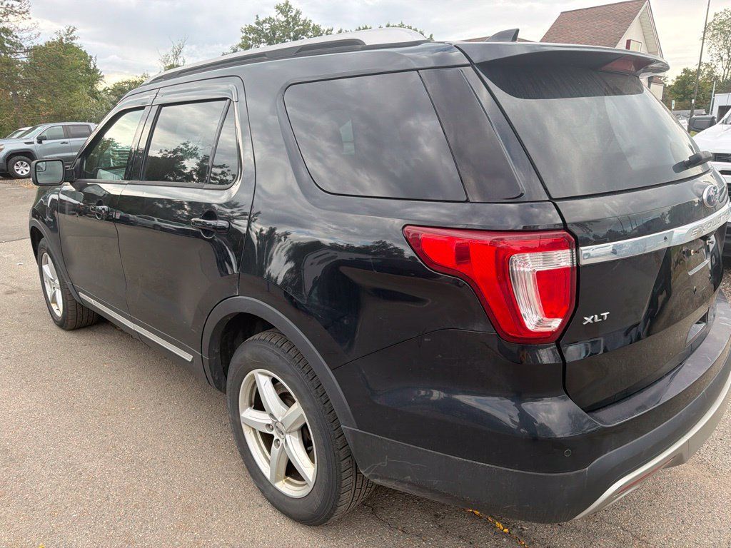 Used 2016 Ford Explorer XLT w/ Equipment Group 202A AWD/4WD image 7