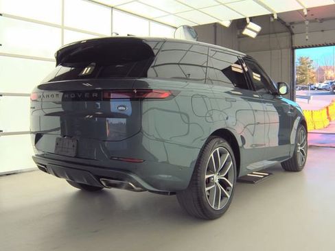 Used 2023 Land Rover Range Rover Sport SE Dynamic image 3