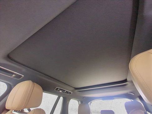Certified 2025 Land Rover Range Rover SE AWD/4WD image 16