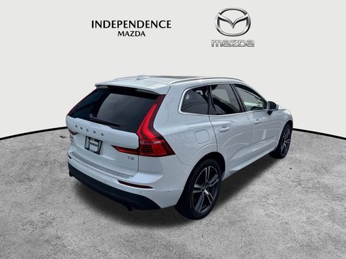 Used 2019 Volvo XC60 T5 Momentum w/ Premium Package image 3