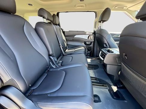 New 2026 Kia Carnival SX w/ SX Dark Edition Package FWD image 30