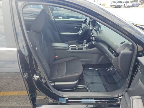 Used 2024 Nissan Sentra SV FWD image 9