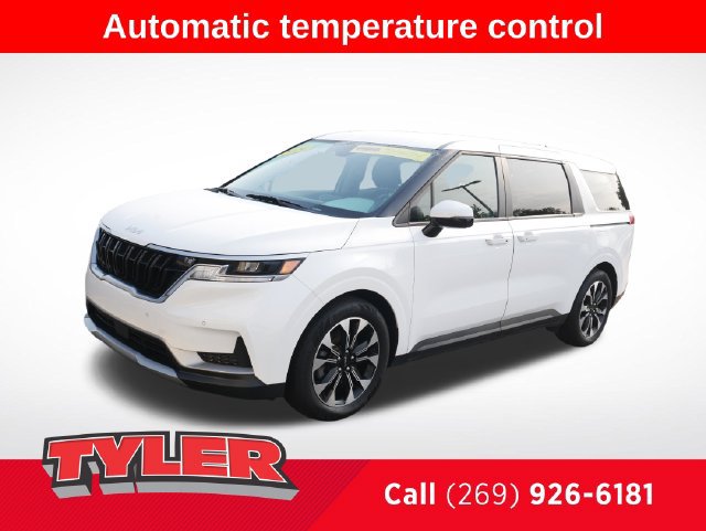 Used 2024 Kia Carnival EX FWD image 3