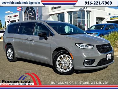Certified 2025 Chrysler Pacifica Select