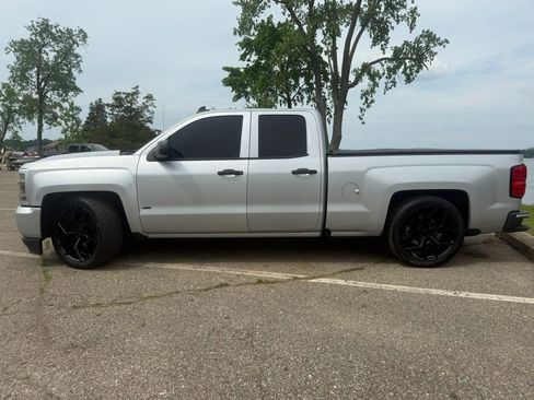 Used 2018 Chevrolet Silverado 1500 Custom w/ Custom Value Package AWD/4WD image 8