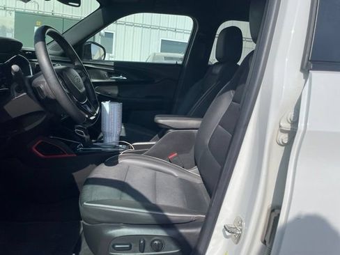 Used 2023 Chevrolet TrailBlazer RS w/ Convenience Package FWD image 2