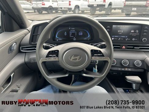Used 2024 Hyundai Elantra SE image 15