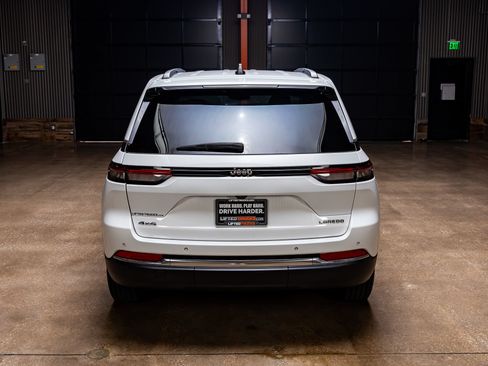 Used 2023 Jeep Grand Cherokee Laredo AWD/4WD image 7