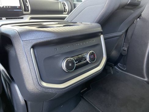 Used 2025 Ford Expedition Active AWD/4WD image 18